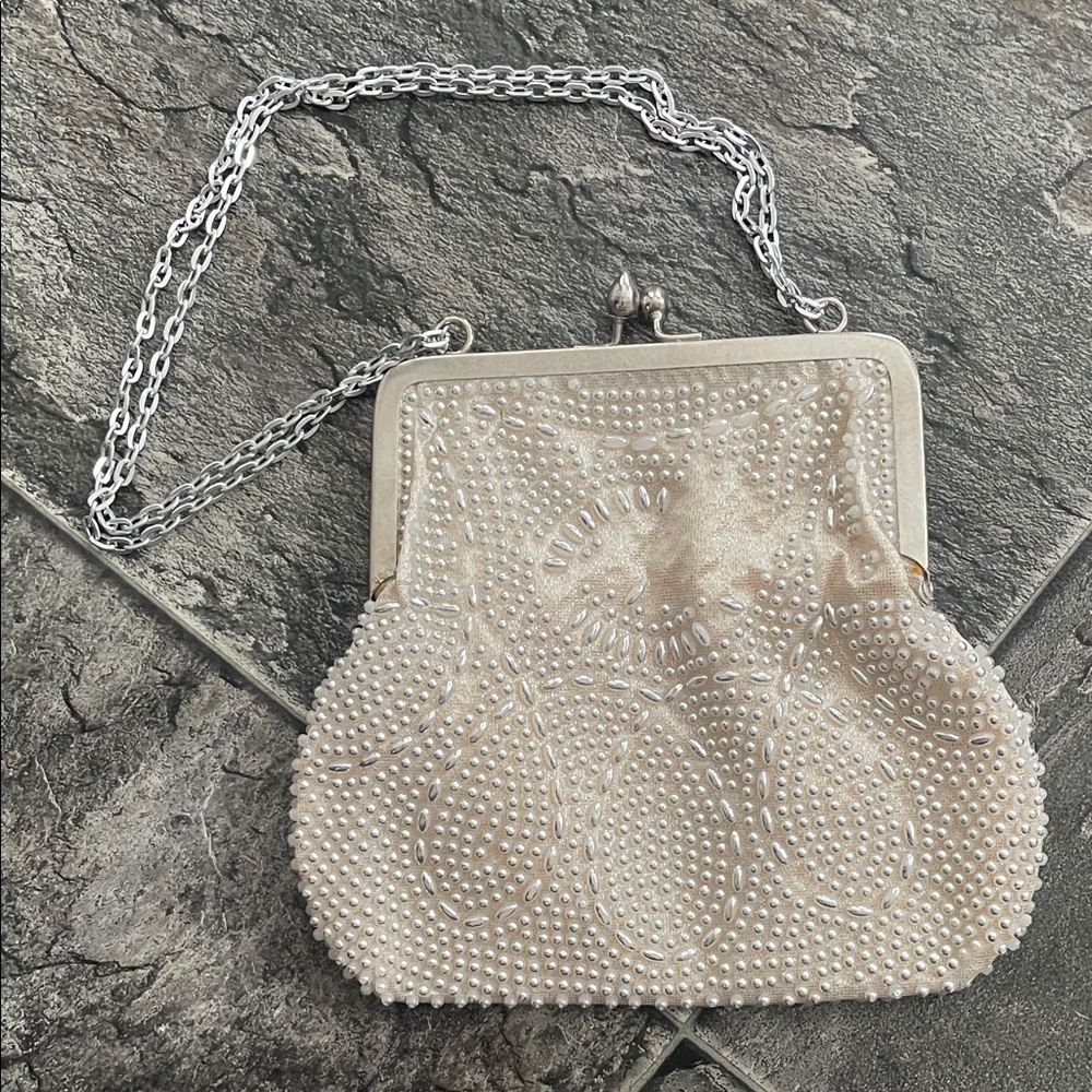 Vintage ARTEL MONTREAL Elegant Cream Beaded Clutch w Chain Handle Formal Event